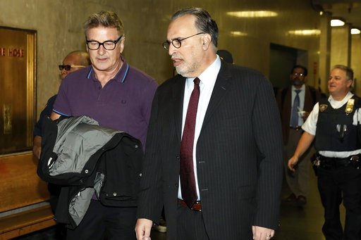Ο ηθοποιός με τον δικηγόρο του