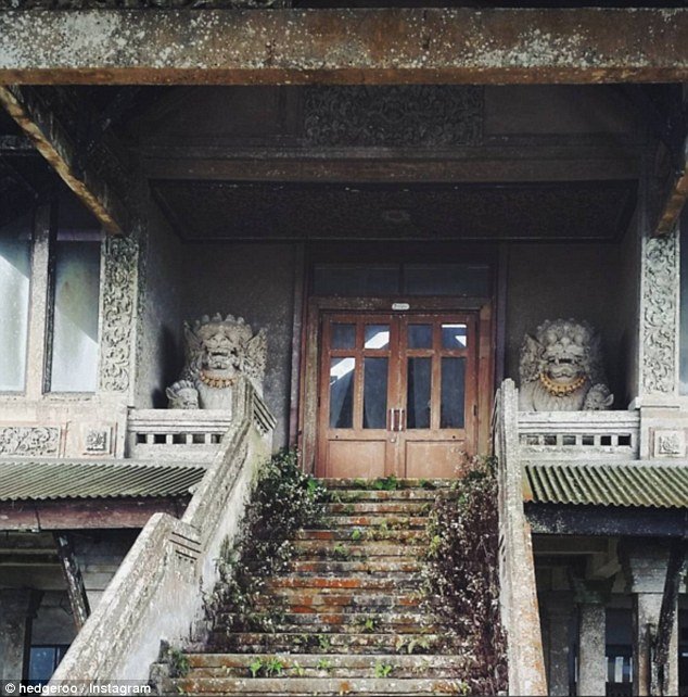 To «στοιχειωμένο» luxury resort στο Μπαλί - Πλήθος τουριστών στους άδειους διαδρόμους του [εικόνες] | iefimerida.gr 4