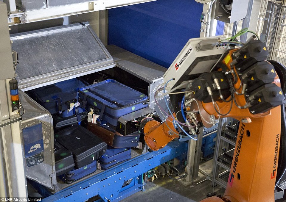 Πού πάνε οι βαλίτσες μετά το check-in; -Το πιο προηγμένο αεροδρόμιο στη μεταφορά αποσκευών καταγράφει καρέ-καρέ τη διαδρομή [εικόνες] | iefimerida.gr 9