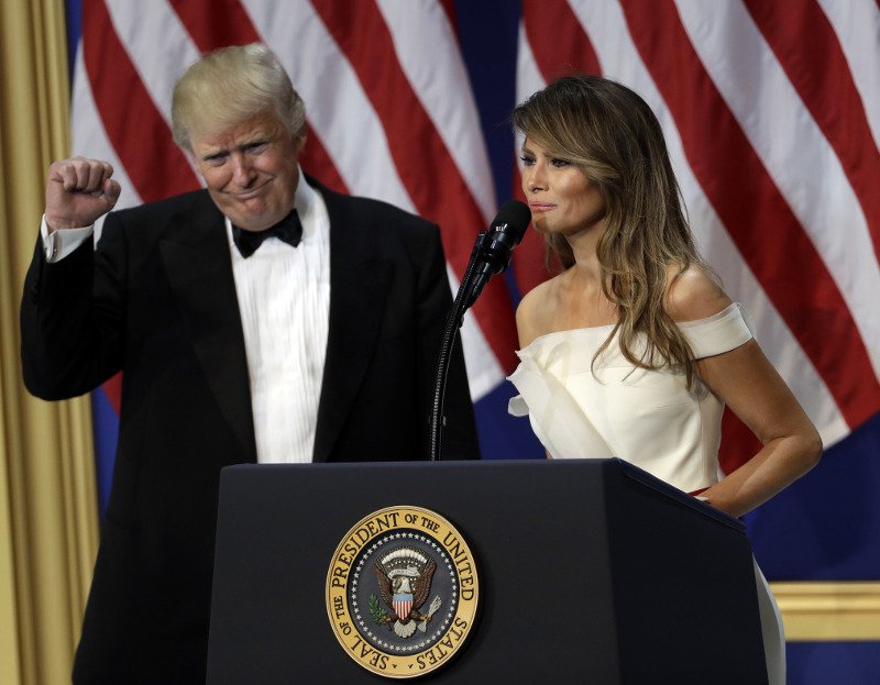 Πώς γιόρτασαν οι Τραμπ μετά την ορκωμοσία -Οι τρεις δεξιώσεις και ο πρώτος χορός του προεδρικού ζεύγους [εικόνες & βίντεο] | iefimerida.gr 6