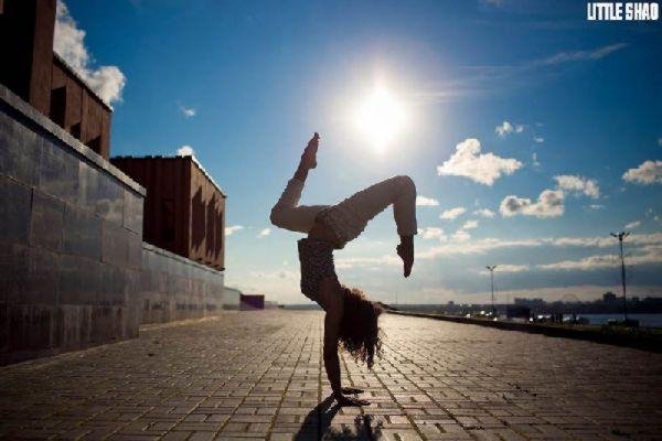 Από το σανίδι στον δρόμο - Χορεύτριες μπαλέτου ποζάρουν στο Παρίσι [εικόνες] | iefimerida.gr 10