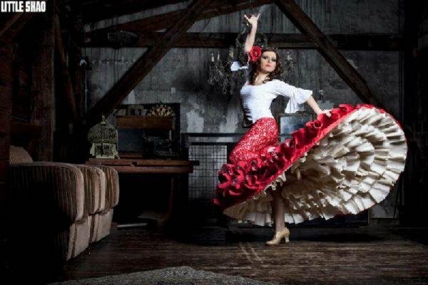 Από το σανίδι στον δρόμο - Χορεύτριες μπαλέτου ποζάρουν στο Παρίσι [εικόνες] | iefimerida.gr 12