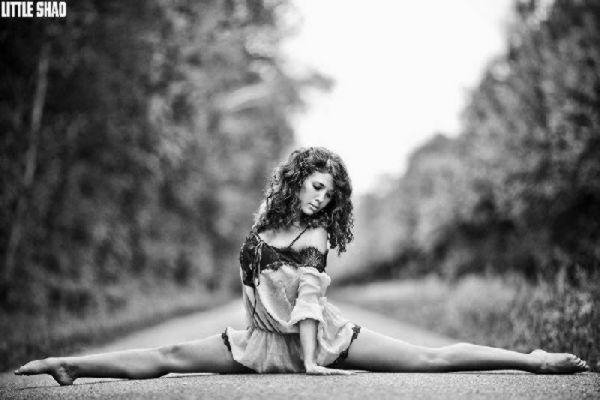 Από το σανίδι στον δρόμο - Χορεύτριες μπαλέτου ποζάρουν στο Παρίσι [εικόνες] | iefimerida.gr 2