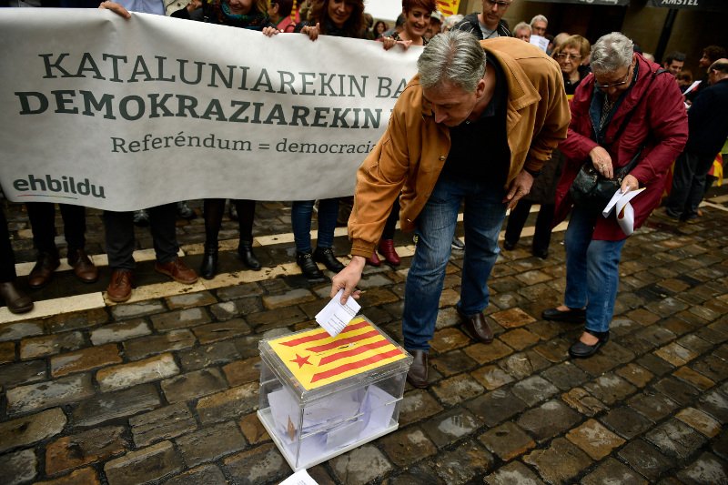 «Καζάνι που βράζει» η Καταλονία ενόψει του δημοψηφίσματος της Κυριακής | iefimerida.gr 1