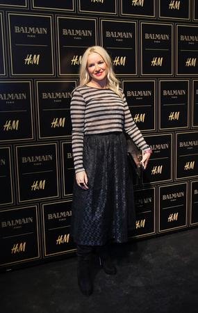 «Ασε κάτω το φουστάνι, μαντάμ. Αυτό είναι για την πίστα!»: Μαλλιά κουβάρια και οι διάσημες για ένα Balmain στα H&M [εικόνες] | iefimerida.gr 5