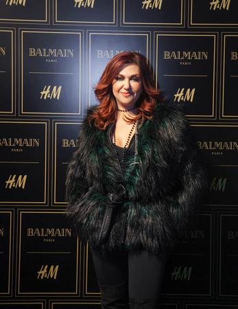 «Ασε κάτω το φουστάνι, μαντάμ. Αυτό είναι για την πίστα!»: Μαλλιά κουβάρια και οι διάσημες για ένα Balmain στα H&M [εικόνες] | iefimerida.gr 2