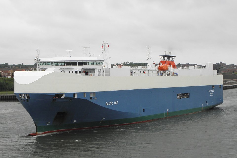 Η δύσκολη διαδικασία της ανέλκυσης -Βγάζοντας από το βυθό φορτηγό πλοίο με 1.400 οχήματα [βίντεο & εικόνες]  | iefimerida.gr 0