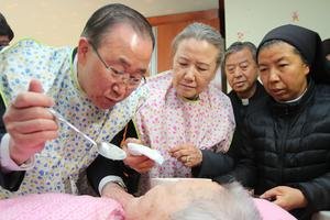 Ο Μπαν Κι Μουν βουλιάζει στα σκάνδαλα -Λίγες ελπίδες να γίνει πρόεδρος στη Νότια Κορέα [εικόνες] | iefimerida.gr 3