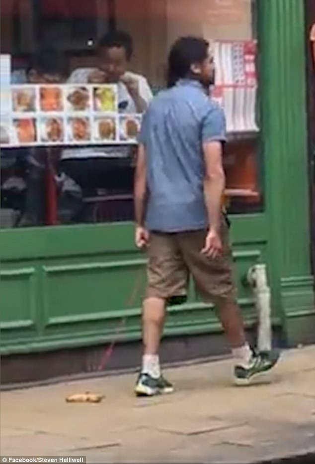 Εβγαλε βόλτα με λουρί μια... μπανάνα -Ενα παράξενο θέαμα στο Χάντερσφλιντ [βίντεο] | iefimerida.gr 0