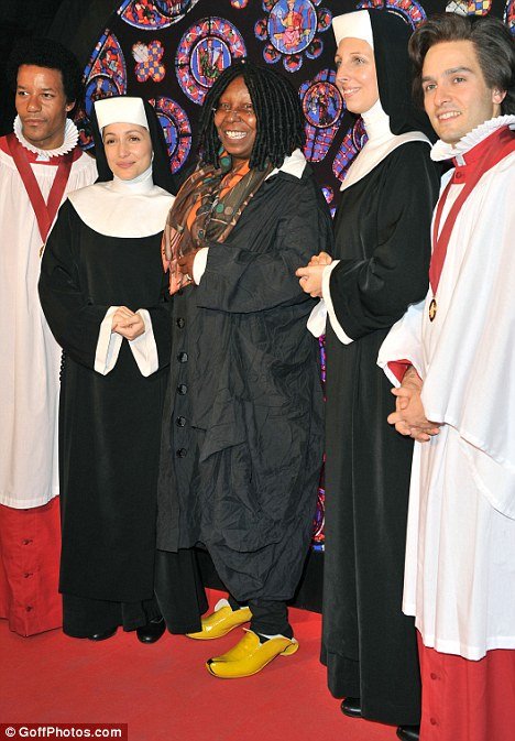 Τα παπούτσια «μπανάνες» γνωστής Αμερικανίδας ηθοποιού [εικόνες] | iefimerida.gr 1