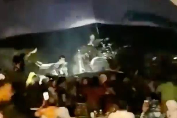 Ινδονησία: Απίστευτη τραγωδία, 222 νεκροί & 843 τραυματίες από το τσουνάμι [εικόνες & βίντεο] | iefimerida.gr 8