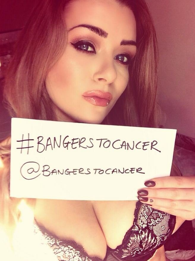 Προτάσσουν τα στήθη τους για την καταπολέμηση του καρκίνου -Η νέα φιλανθρωπική μανία που έγινε viral [εικόνες] | iefimerida.gr 0