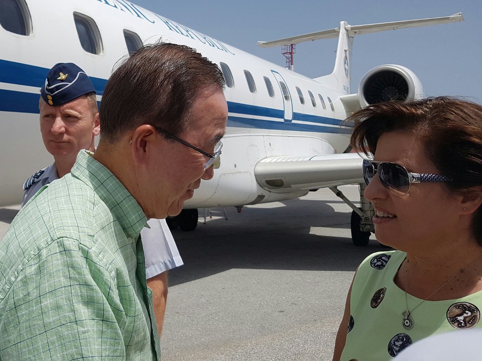 Στη Λέσβο ο γ.γ. του ΟΗΕ Μπαν Κι Μουν -Τον υποδέχθηκε η περιφερειάρχης Β. Αιγαίου [εικόνες] | iefimerida.gr 0