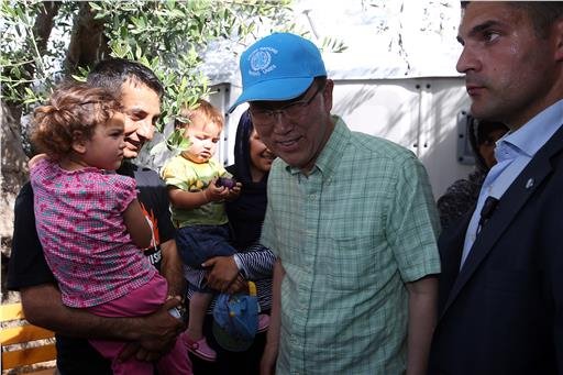 Στη Λέσβο ο γ.γ. του ΟΗΕ Μπαν Κι Μουν -Τον υποδέχθηκε η περιφερειάρχης Β. Αιγαίου [εικόνες] | iefimerida.gr 4