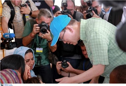 Στη Λέσβο ο γ.γ. του ΟΗΕ Μπαν Κι Μουν -Τον υποδέχθηκε η περιφερειάρχης Β. Αιγαίου [εικόνες] | iefimerida.gr 5