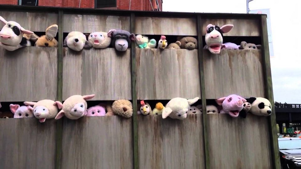 Οι Σειρήνες των αμνών -Το εύστοχο κινούμενο έργο τέχνης του Banksy που προκαλεί αμηχανία  [εικόνες&βίντεο] | iefimerida.gr 0