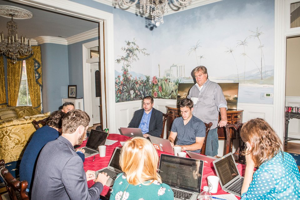 Στίβεν Μπάνον, ο ακροδεξιός δημοσιογράφος που έγινε υπεύθυνος στρατηγικής του Τραμπ [εικόνες] | iefimerida.gr 3