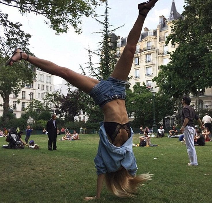 Τα ακροβατικά της Μπαρ Ραφαέλι και το σέξι «ατύχημα» με το εσώρουχο [εικόνα]  | iefimerida.gr 0