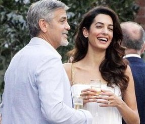 Η πιο κομψή εμφάνιση της Αμάλ -Χεράκι-χεράκι με τον Τζόρτζ [εικόνες]  | iefimerida.gr 0