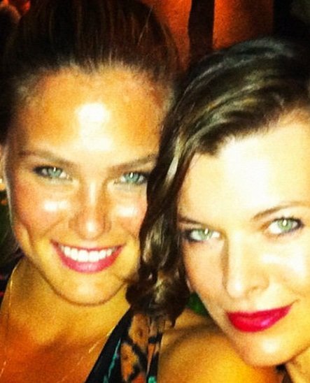 Μια νύχτα στην Τουρκία με τις Μίλα Γιόβοβιτς και Μπαρ Ραφαέλι [εικόνες] | iefimerida.gr 0