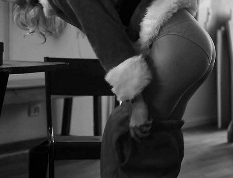 Η Μπαρ Ραφάελι γδύνεται Αγιος Βασίλης και κόβει την ανάσα [εικόνες&βίντεο] | iefimerida.gr 2