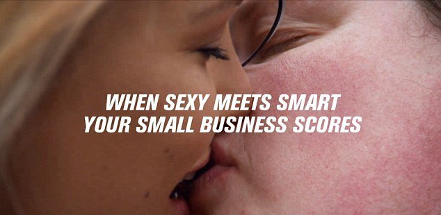 Υπερ-τυχερός κομπάρσος βρέθηκε να φιλάει την Μπαρ Ραφαέλι [εικόνα+βίντεο]  | iefimerida.gr 0