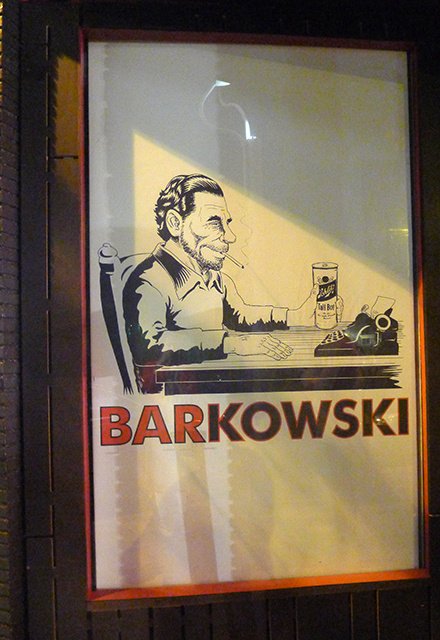 Barkowski.To μπαρ που είναι αφιερωμένο στον Τσαρλς Μπουκόφσκι αλλά ο ίδιος δεν θα σύχναζε ποτέ [εικόνες]  | iefimerida.gr 3