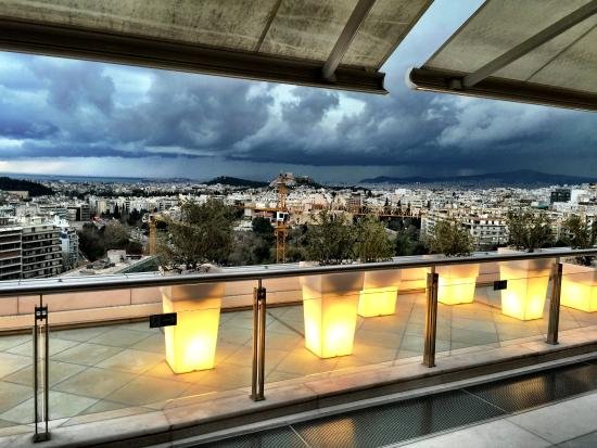 Το μπαρ στην ταράτσα της Αθήνας που βρίσκεται στα 10 καλύτερα του κόσμου -Η Ακρόπολη στο πιάτο, θέα ως τον Πειραιά [εικόνες] | iefimerida.gr 17