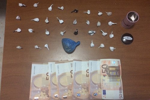 Ιος: 21χρονος διακινούσε ναρκωτικά στα μπαράκια του νησιού [εικόνα] | iefimerida.gr 0