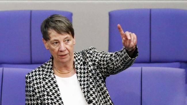 Αφωνοι οι Γερμανοί με τη δήλωση της υπουργού Περιβάλλοντος: Είμαι λεσβία [εικόνες] | iefimerida.gr 1