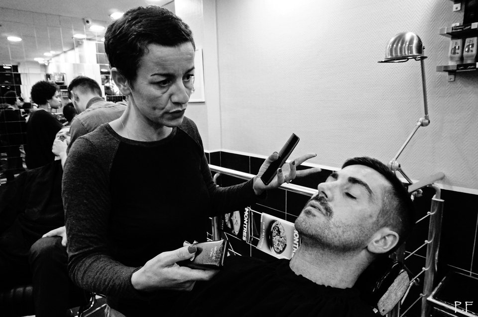 Η μπαρμπέρισα του Παρισιού με ειδίκευση στους hipsters -Μια μοναδική περίπτωση [εικόνες] | iefimerida.gr 0