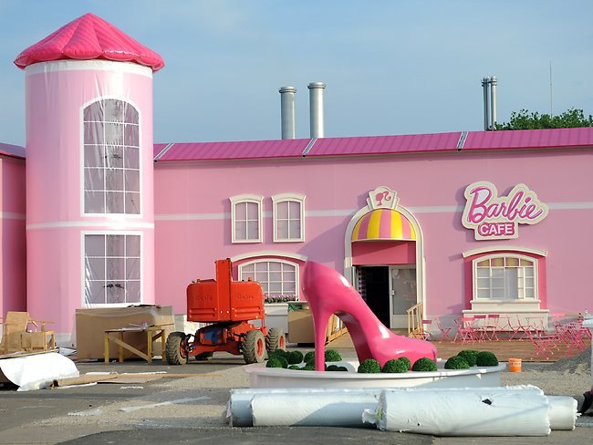 Το εντυπωσιακό σπίτι της Μπάρμπι στο Βερολίνο που έχει ξεσηκώσει την Αριστερά [εικόνες] | iefimerida.gr 2