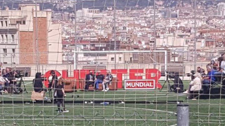 Κατέρρευσε εξέδρα στην Βαρκελώνη κατά τη διάρκεια συνέντευξης του Ινιέστα – 18 τραυματίες [εικόνες & βίντεο] | iefimerida.gr 0