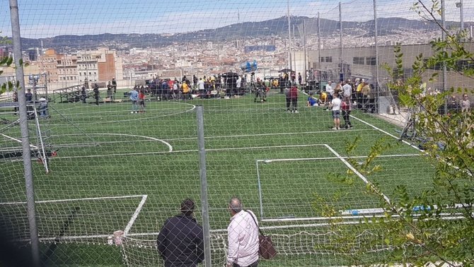 Κατέρρευσε εξέδρα στην Βαρκελώνη κατά τη διάρκεια συνέντευξης του Ινιέστα – 18 τραυματίες [εικόνες & βίντεο] | iefimerida.gr 1