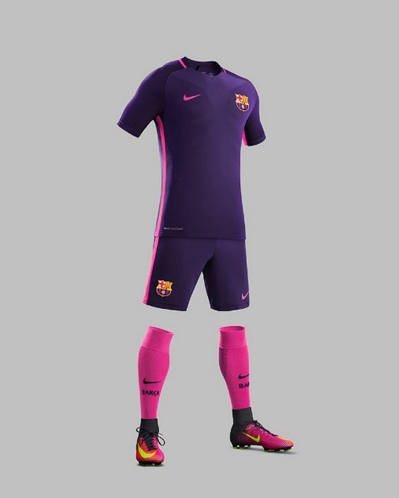 Κλέβει την παράσταση η νέα μωβ εμφάνιση της Μπαρτσελόνα [βίντεο] | iefimerida.gr 1