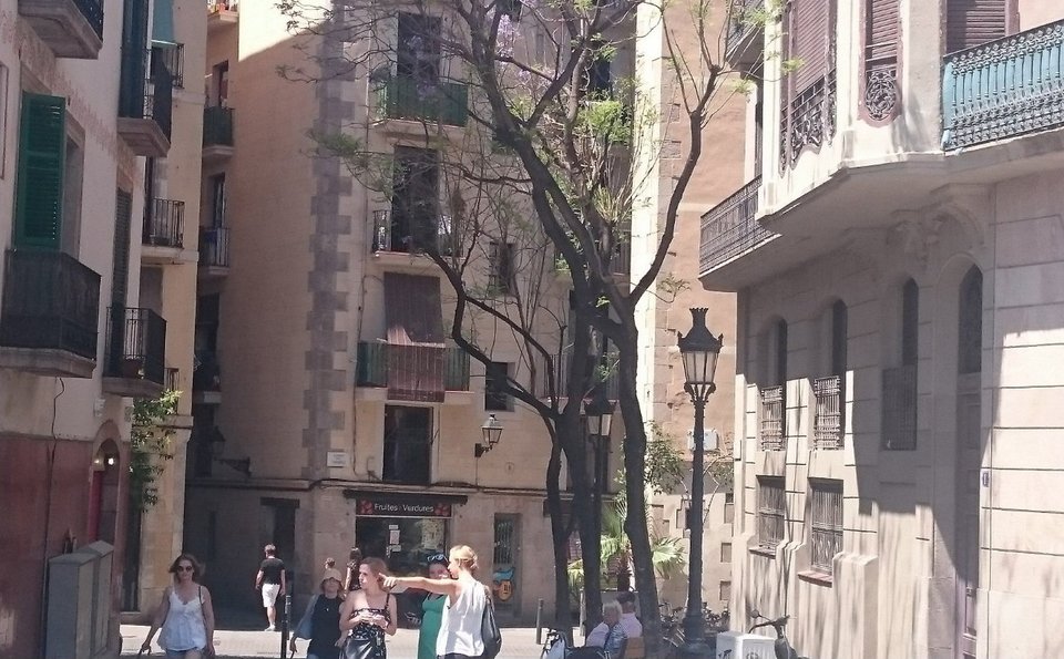 Γιατί στη Βαρκελώνη διώχνουν τους τουρίστες: Tourists Go Home το σύνθημά τους [εικόνες] | iefimerida.gr 2