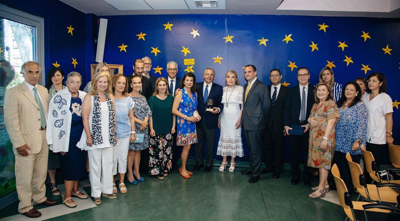 Η Μαριάννα Β. Βαρδινογιάννη και τα με μέλη των Διοικητικών Συμβουλίων των Συλλόγων «ΕΛΠΙΔΑ» και «ΟΡΑΜΑ ΕΛΠΙΔΑΣ» μαζί με τους εκπροσώπους του «The Hellenic Initiative»