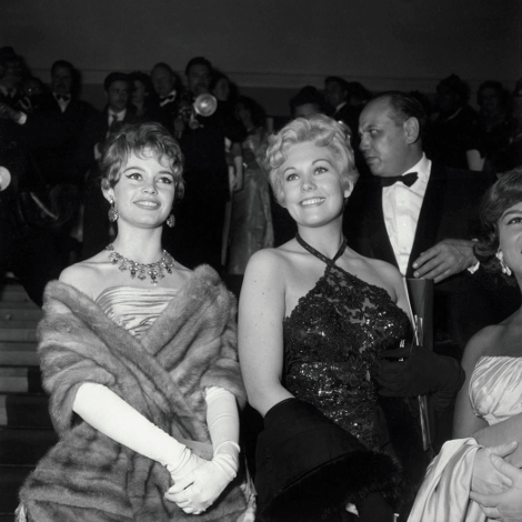 Οταν η Μπριζίτ Μπαρντό πήγαινε στις Κάννες και θάμπωνε τον πλανήτη [εικόνες] | iefimerida.gr 2