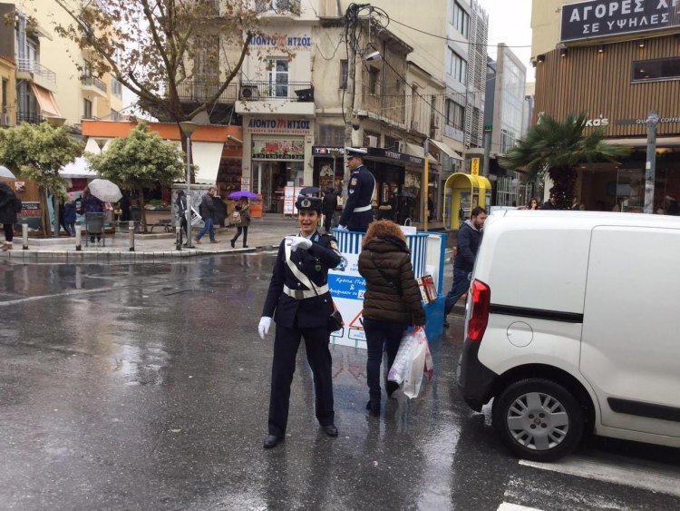 Αναβίωσε το έθιμο της βαρέλας στο Ηράκλειο Κρήτης [εικόνες]  | iefimerida.gr 0