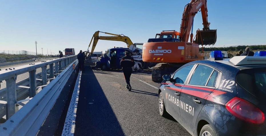Ούτε στις ταινίες: Ανοιξαν βανάκι με μπουλντόζες και έκλεψαν πάνω από 2 εκατ. ευρώ [εικόνες & βίντεο] | iefimerida.gr 2