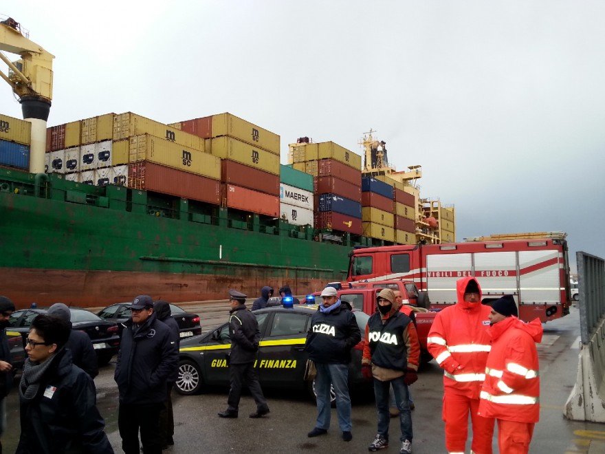 Με καμένα πόδια μεταφέρονται από το Spirit of Piraeus 49 διασωθέντες του Norman Atlantic [βίντεο & εικόνες] | iefimerida.gr 0