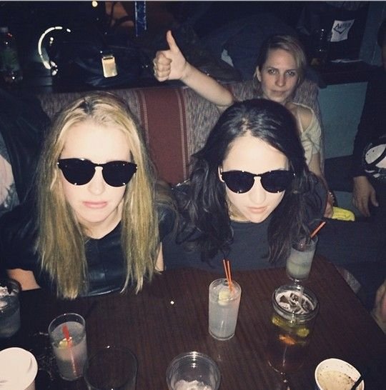 Mamming: Γιατί οι γυναίκες «παρκάρουν» το στήθος τους πάνω σε  τραπέζια, πάγκους, κατοικίδια και φωτογραφίζονται [εικόνες]  | iefimerida.gr 0