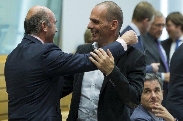 Γιατί ο Βαρουφάκης φόρεσε πάλι το επαναστατικό σακάκι με την κόκκινη ρίγα [εικόνες] | iefimerida.gr 5