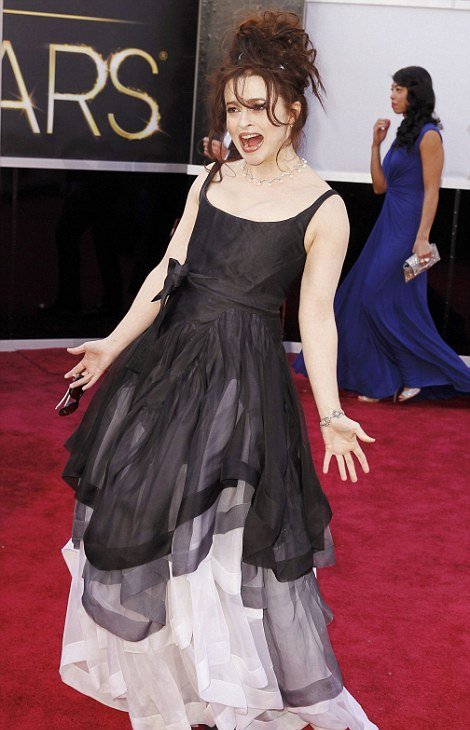 Γελάνε μαζί τους - Εβγαλαν έξω στήθη και εσώρουχα και πήγαν στα Οσκαρ [εικόνες]  | iefimerida.gr 3