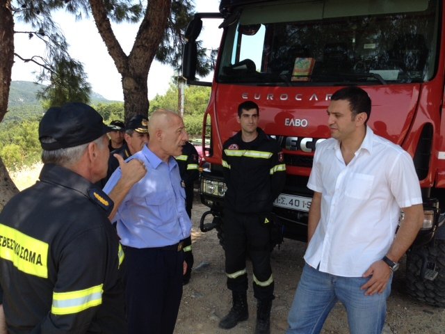 Νέες επισκέψεις του Βασίλη Κικίλια σε Πυροσβεστικούς Σταθμούς της Αττικής [εικόνες] | iefimerida.gr 1