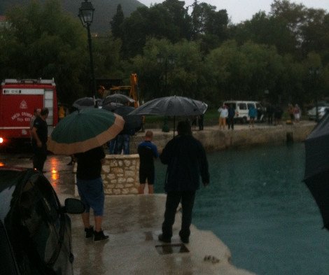 Τραγωδία στη Λευκάδα: Μητέρα και βρέφος πνίγηκαν όταν ο πατέρας «έριξε» το αυτοκίνητο στη θάλασσα [εικόνα] | iefimerida.gr 0