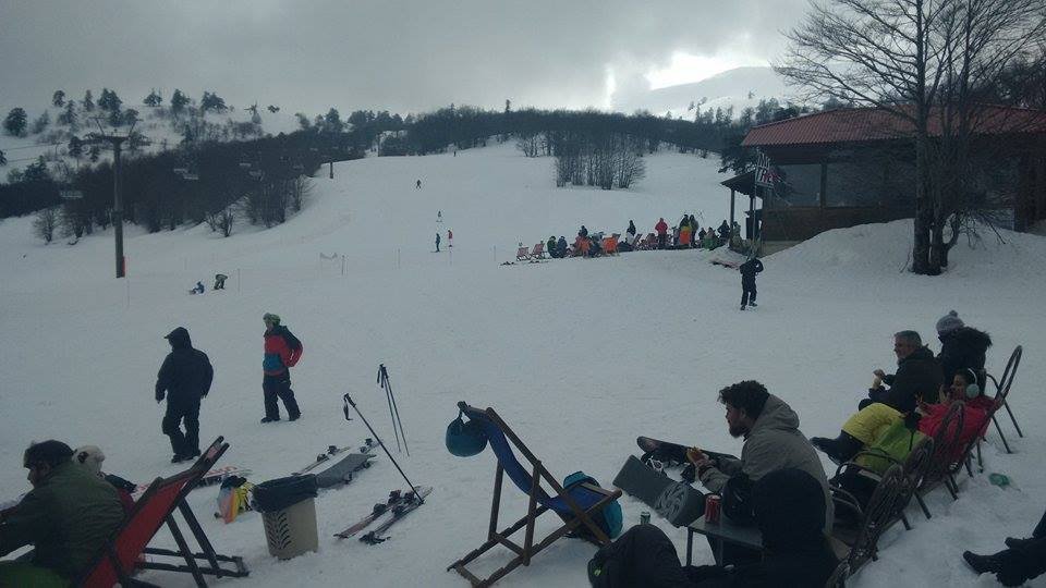 Γέμισε από κόσμο το χιονοδρομικό της Βασιλίτσας [εικόνες] | iefimerida.gr 2