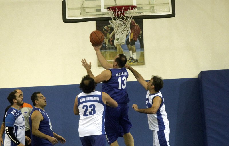 Βουλευτές έβαλαν σορτσάκια και άρχισαν τα σουτ -Επαιξαν μπάσκετ για καλό σκοπό [εικόνες] | iefimerida.gr 5