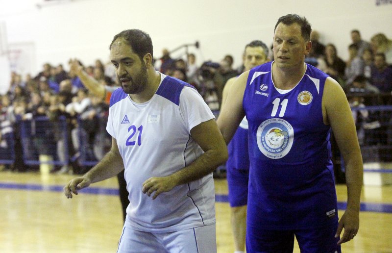 Βουλευτές έβαλαν σορτσάκια και άρχισαν τα σουτ -Επαιξαν μπάσκετ για καλό σκοπό [εικόνες] | iefimerida.gr 6