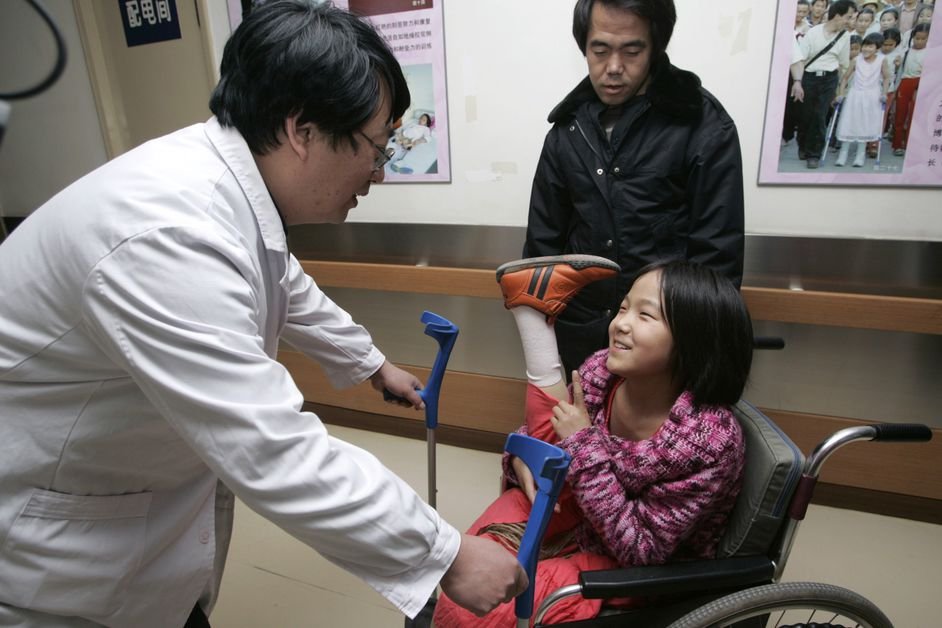 To κοριτσάκι με τη μπάλα -Η ιστορία που συγκλόνισε την Κίνα [εικόνες] | iefimerida.gr 3